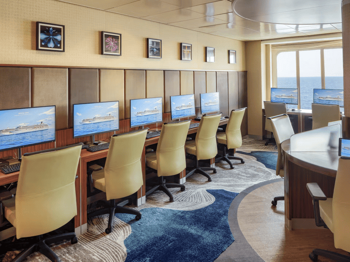 Library & Computer University @Sea